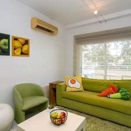 Palmove Center Gem Near Finikoudes Larnaca