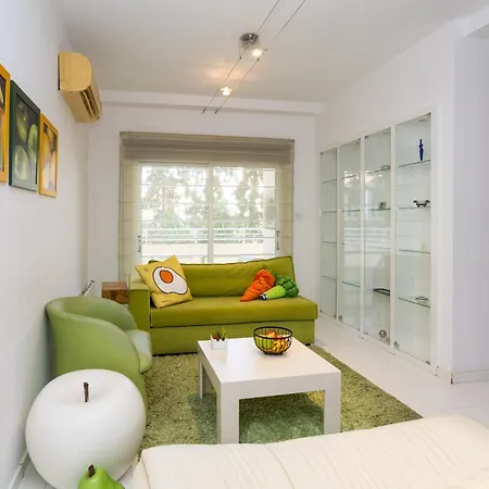 Palmove Center Gem Near Finikoudes Larnaca